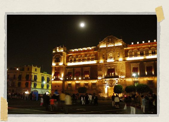 A full moon over the Palacio Nacional 'A full moon over the Palacio Nacional