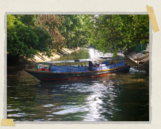 Our favorite river taxi – the one we took nearly every day while in Bangkok – turning around after dropping us off not far from our hotel 'Our favorite river taxi – the one we took nearly every day while in Bangkok – turning around after dropping us off not far from our hotel